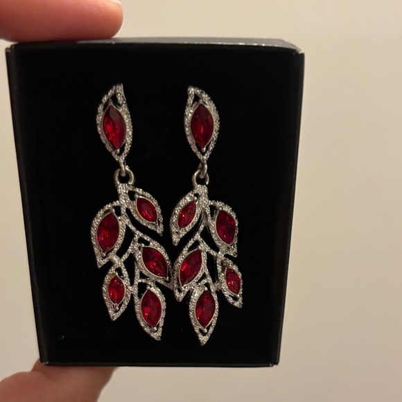 Elegant Red and Silver Jewelry Set - Picture 5 of 5